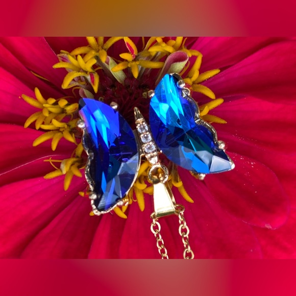 🦋NWT Beautiful Butterfly Crystal Necklaces’s-3 Pretty Colors-Sold Separately😊 - Picture 7 of 16